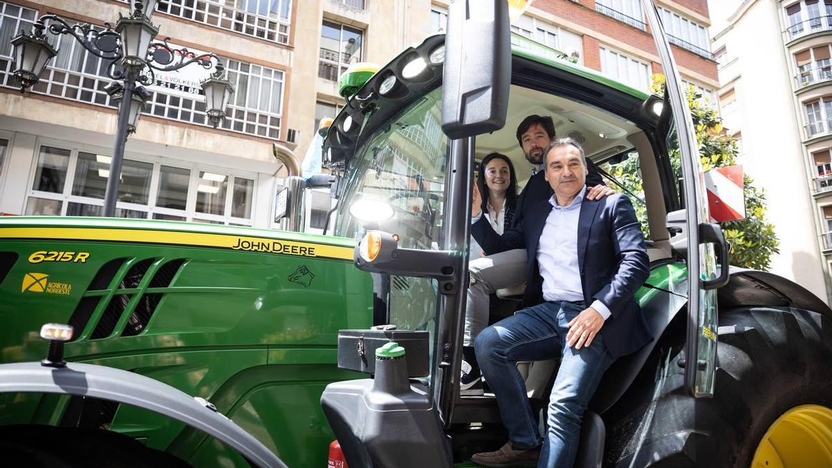 EN IMÁGENES: Así fue la tractorada de protesta del campo asturiano en Oviedo - La Nueva España