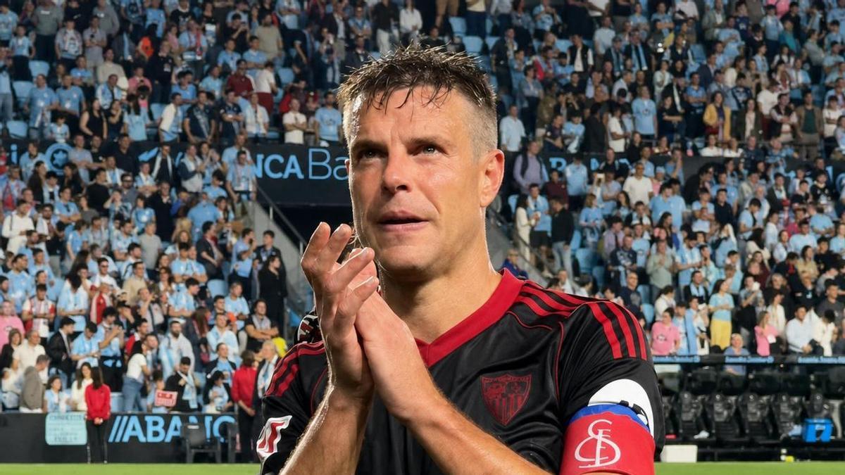 César Azpilicueta, emocionado en el día de su retirada, tras el Celta-Sevilla