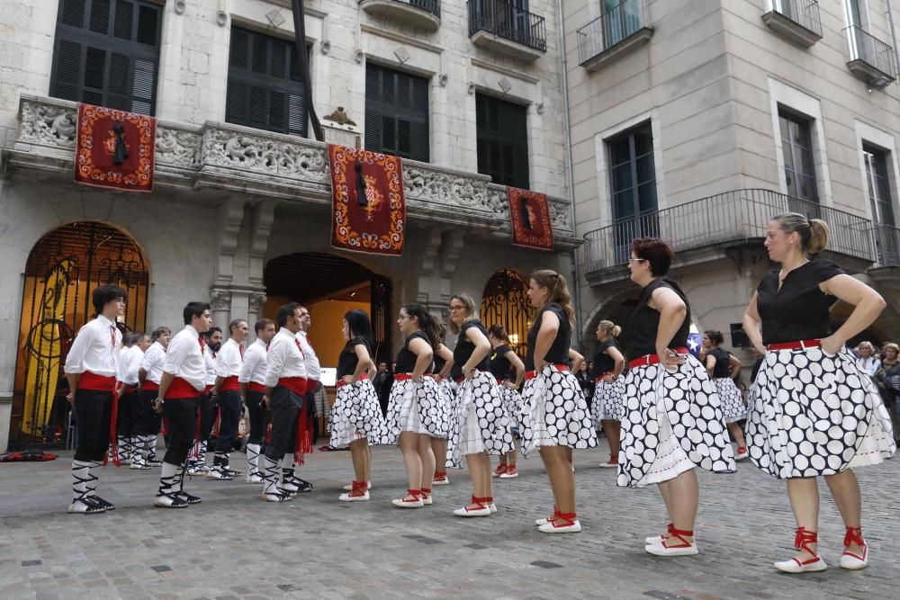 Ball de Gitanes de Montmeló a la plaça del Vi de Girona