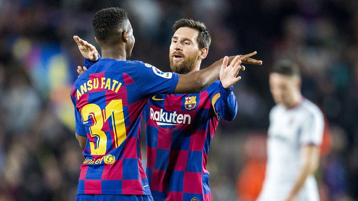 Barcelona. 02.02.2020. Deportes. Messi y Ansu Fati se felicitan tras el primer gol durante el partido de liga entre el FC Barcelona y el Levante. Fotografía de Jordi Cotrina