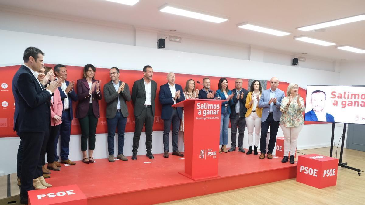 Alejandro Soler y los quince primeros integrantes de la lista electoral del PSOE de Elche