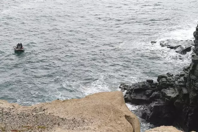 Rescate de un cuerpo hallado en el mar a la altura de La Laja