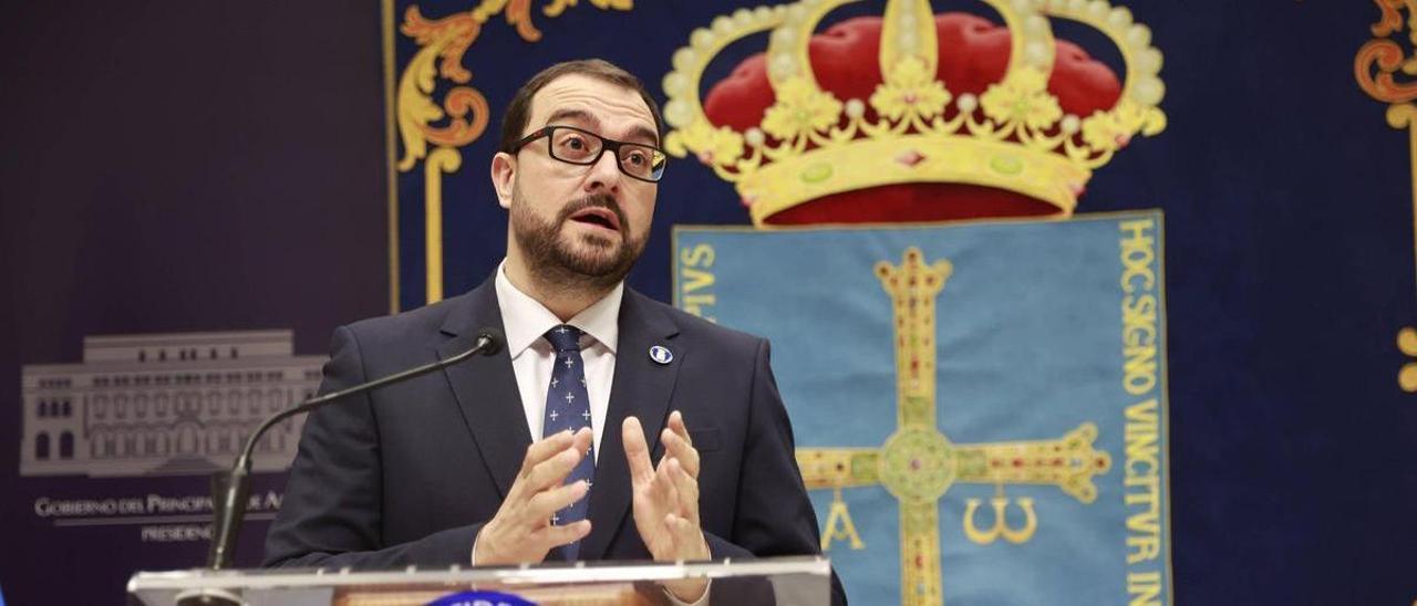 Adrián Barbón, en la sede de la Presidencia del Principado.