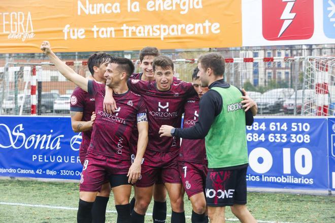 Las imágenes de la victoria del Avilés en el campo del Covadonga: segunda consecutiva de los blanquiazules