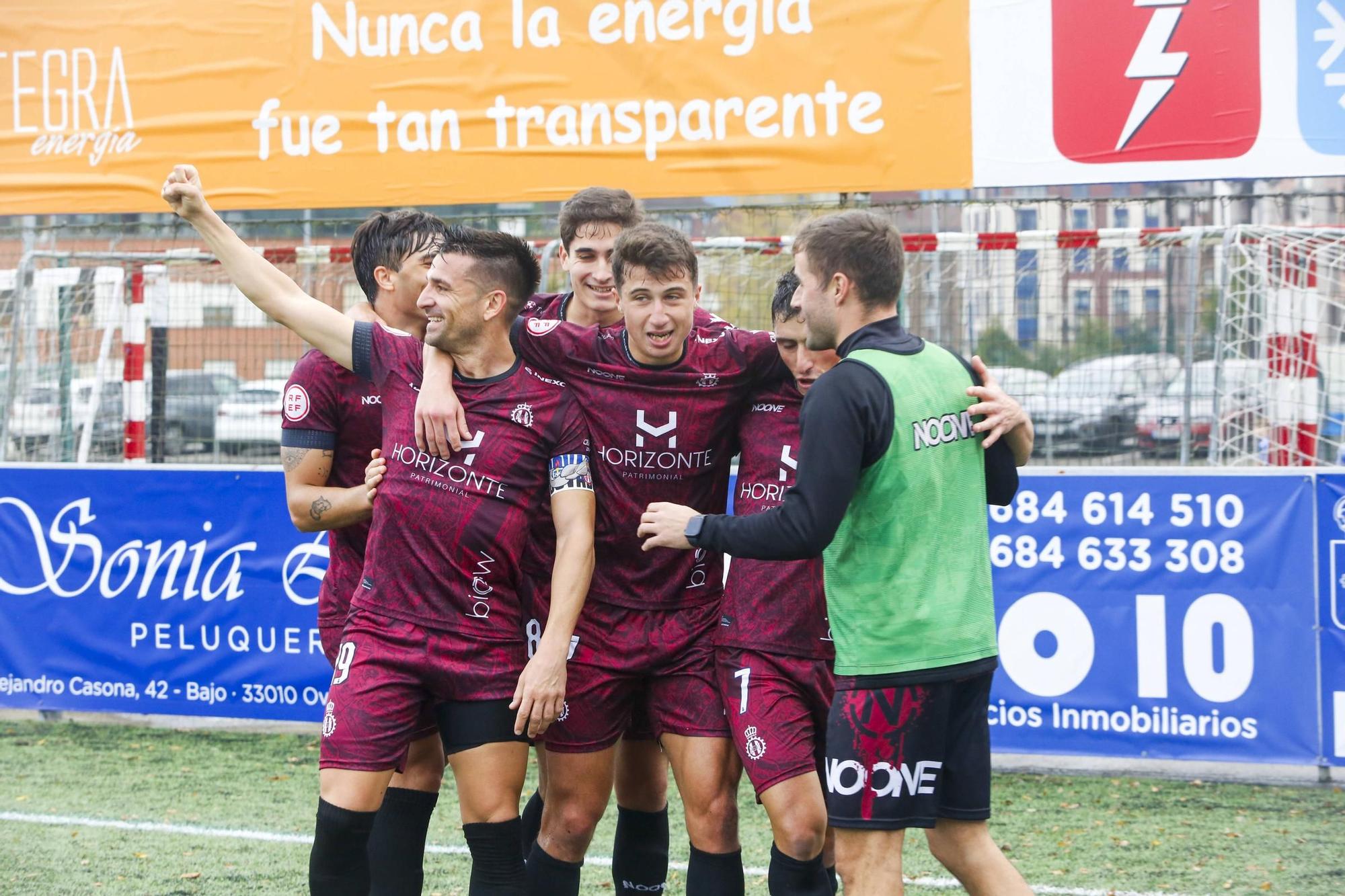 Las imágenes de la victoria del Avilés en el campo del Covadonga: segunda consecutiva de los blanquiazules