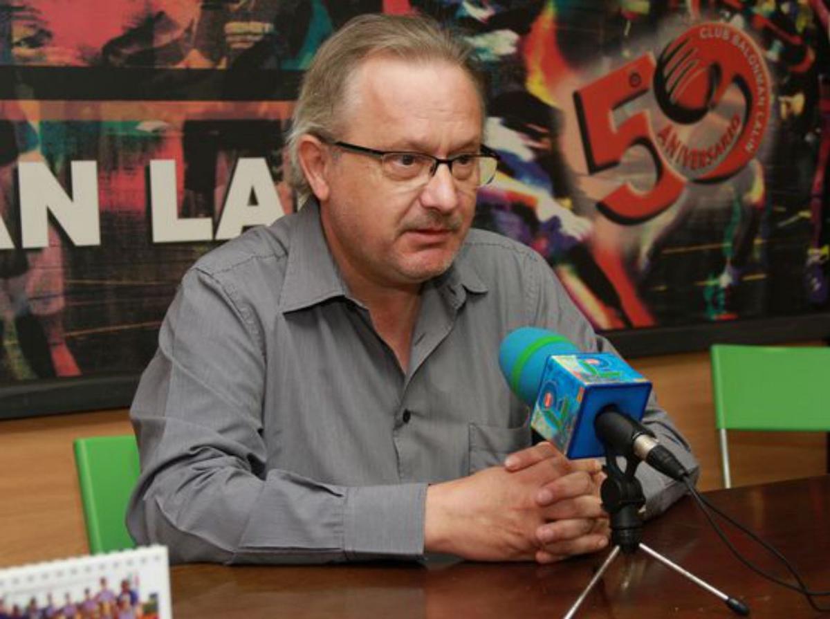 «Le di media vida al Estradense»