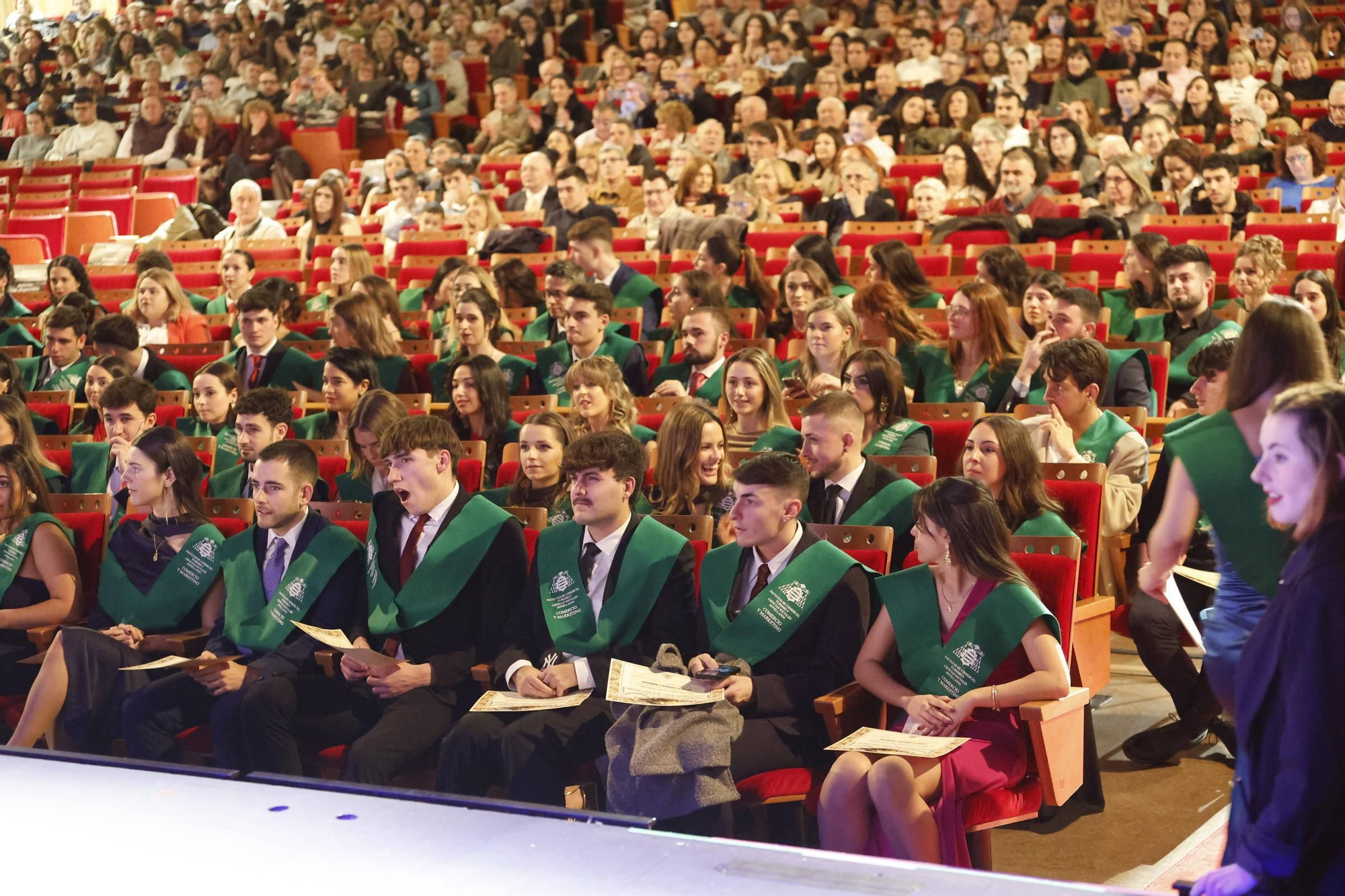 El acto de graduación de la Facultad de Comercio, en imágenes