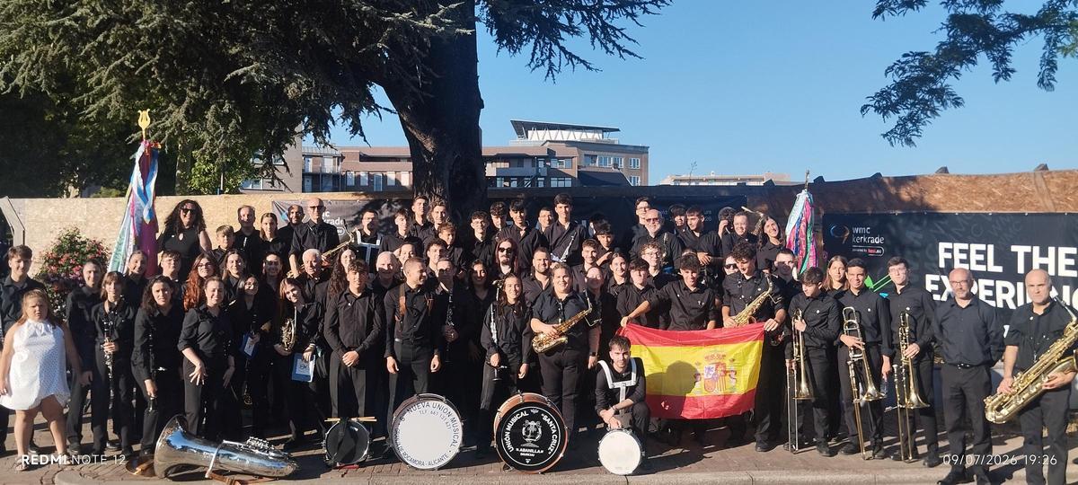 Durante varios días, los músicos compartieron kilómetros de carretera, ensayos, nervios antes de cada actuación, risas y momentos que difícilmente se olvidarán