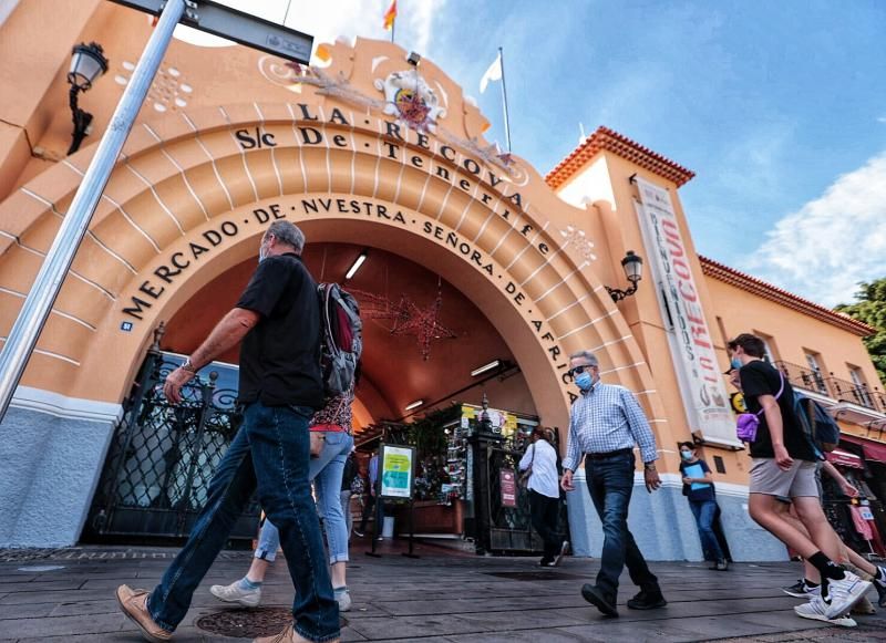 Mercado de Santa Cruz. Compras para la cena de Nochevieja