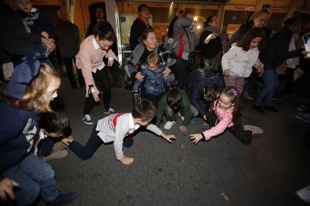 Los carteros reales desfilan por Alicante