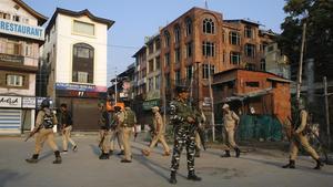 Policía india en Srinagar, capital de la Cachemira india.