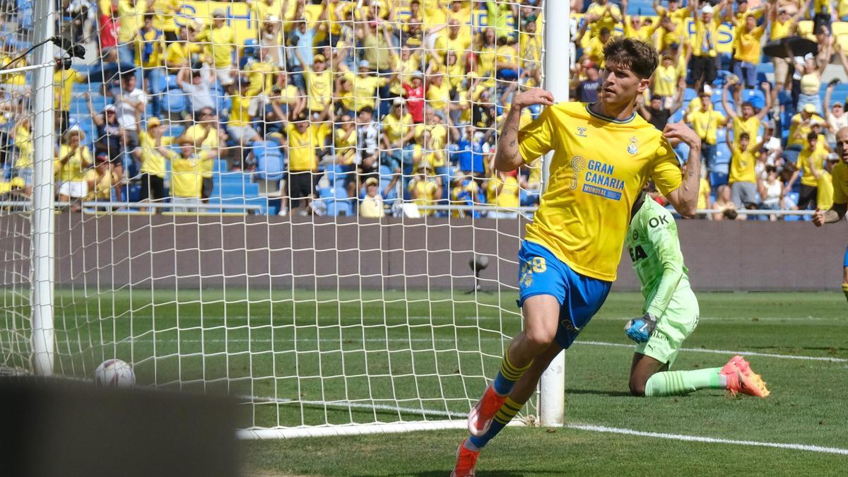 Marc Cardona celebra su gol al Alavés en la última jornada.