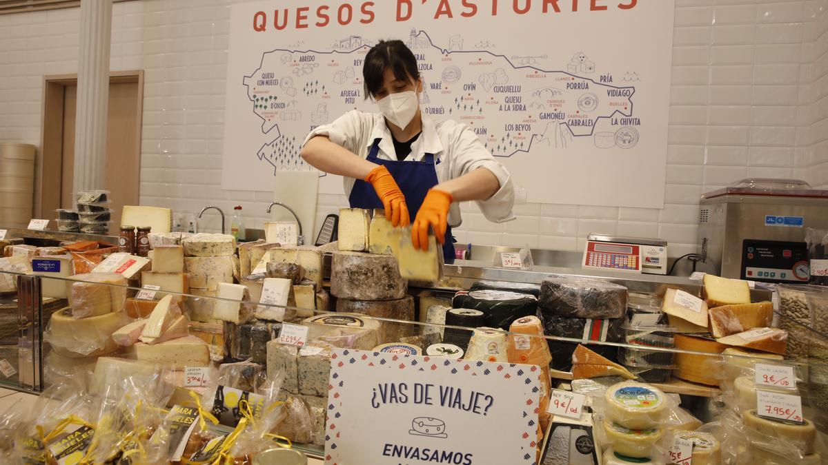 El impacto de la pandemia en las tiendas de souvenirs de Gijón