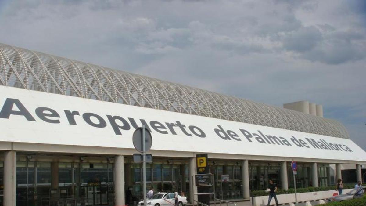 Martínez pide suspender el cambio de nombre del aeropuerto palmesano.