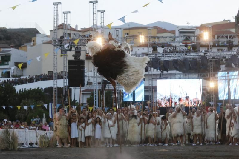 Representación del hallazgo de la Virgen de Candelaria por los guanches 2016