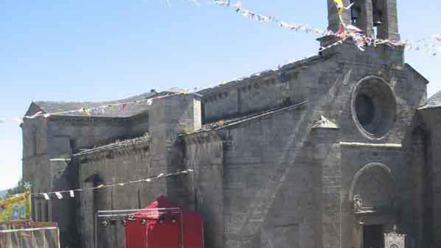 Procesión en la fiesta de la Peregrina de San Martín de Castañeda.