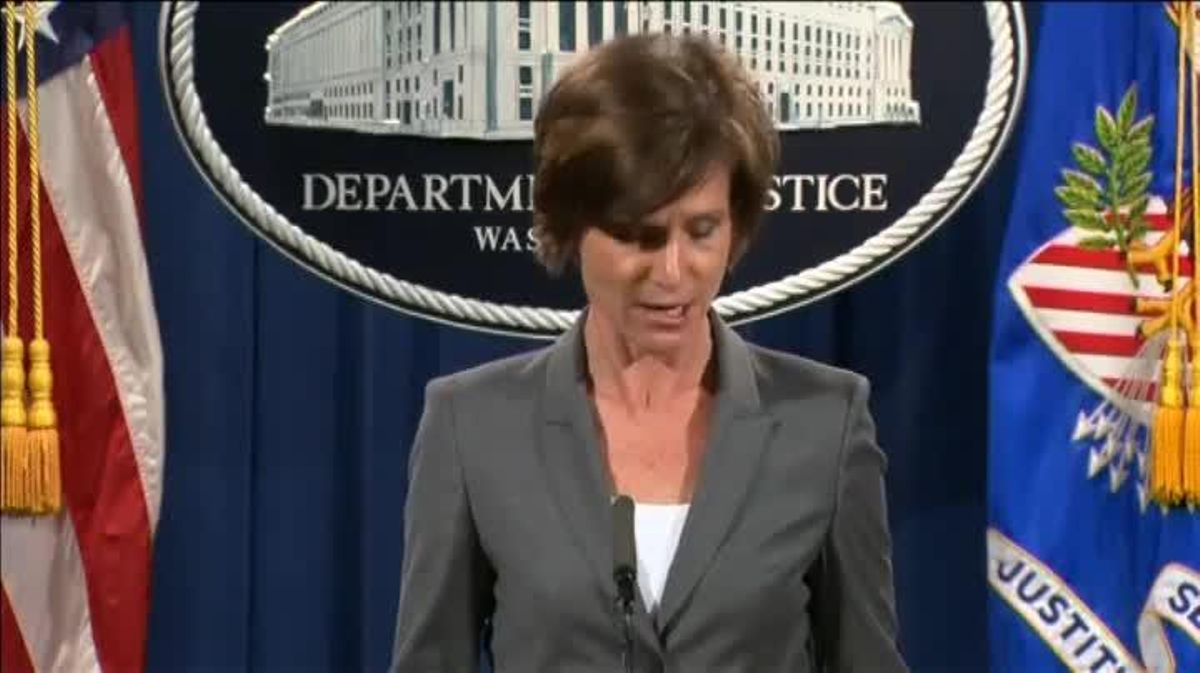 Poques hores després que Sally Yates, la fiscal general, desafiés Trump, el magnat l’ha destituït de manera fulminant.