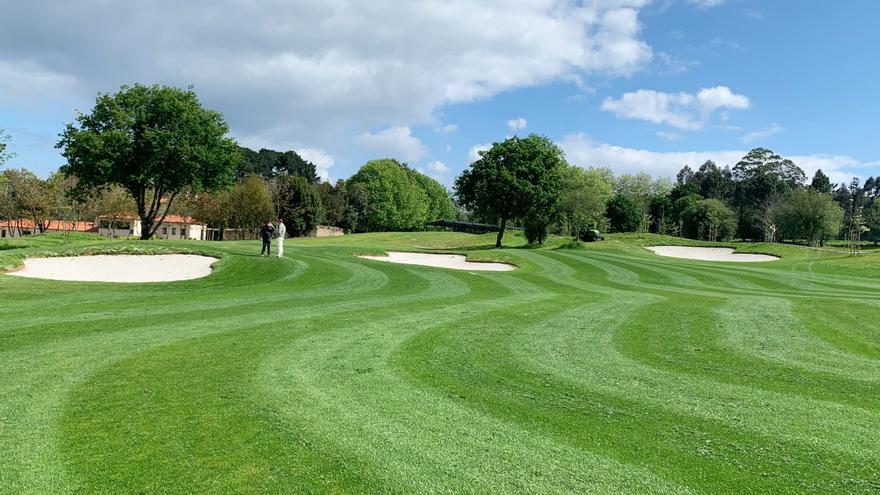 Oleiros abre en septiembre la preinscripción para la escuela municipal de golf en Xaz