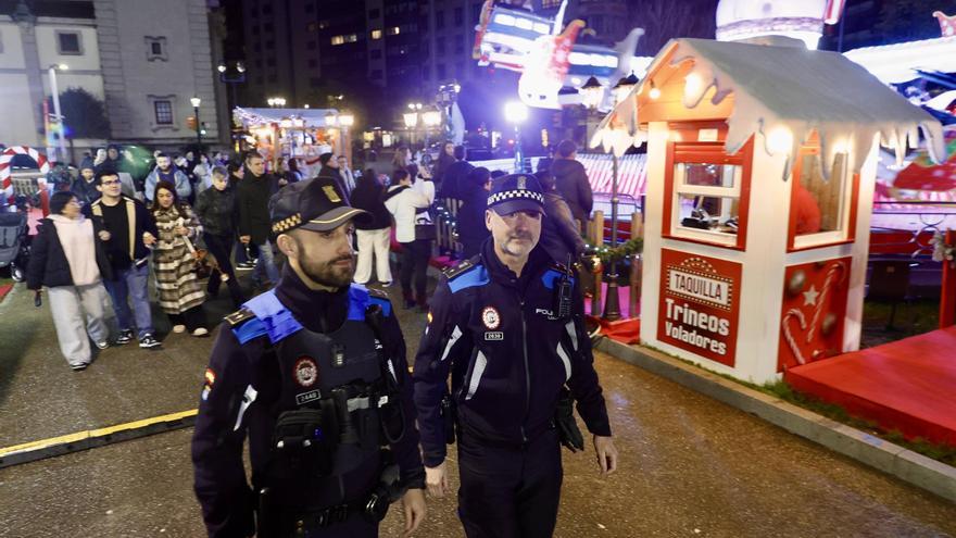 Así trabaja  la Policía Local de Gijón para velar por la seguridad durante las fiestas navideñas