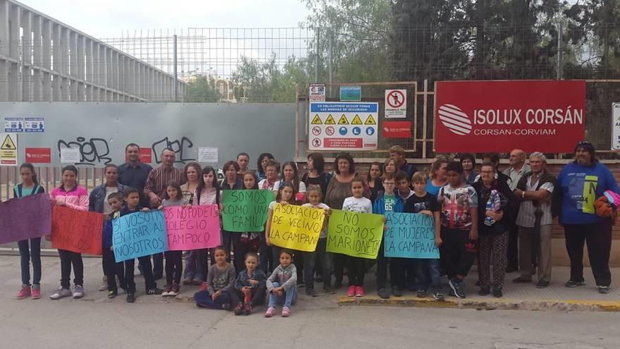 El AMPA de La Campana lleva su protesta a Murcia