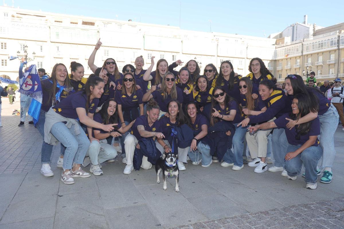 El Dépor Abanca celebra su ascenso en la plaza de María Pita