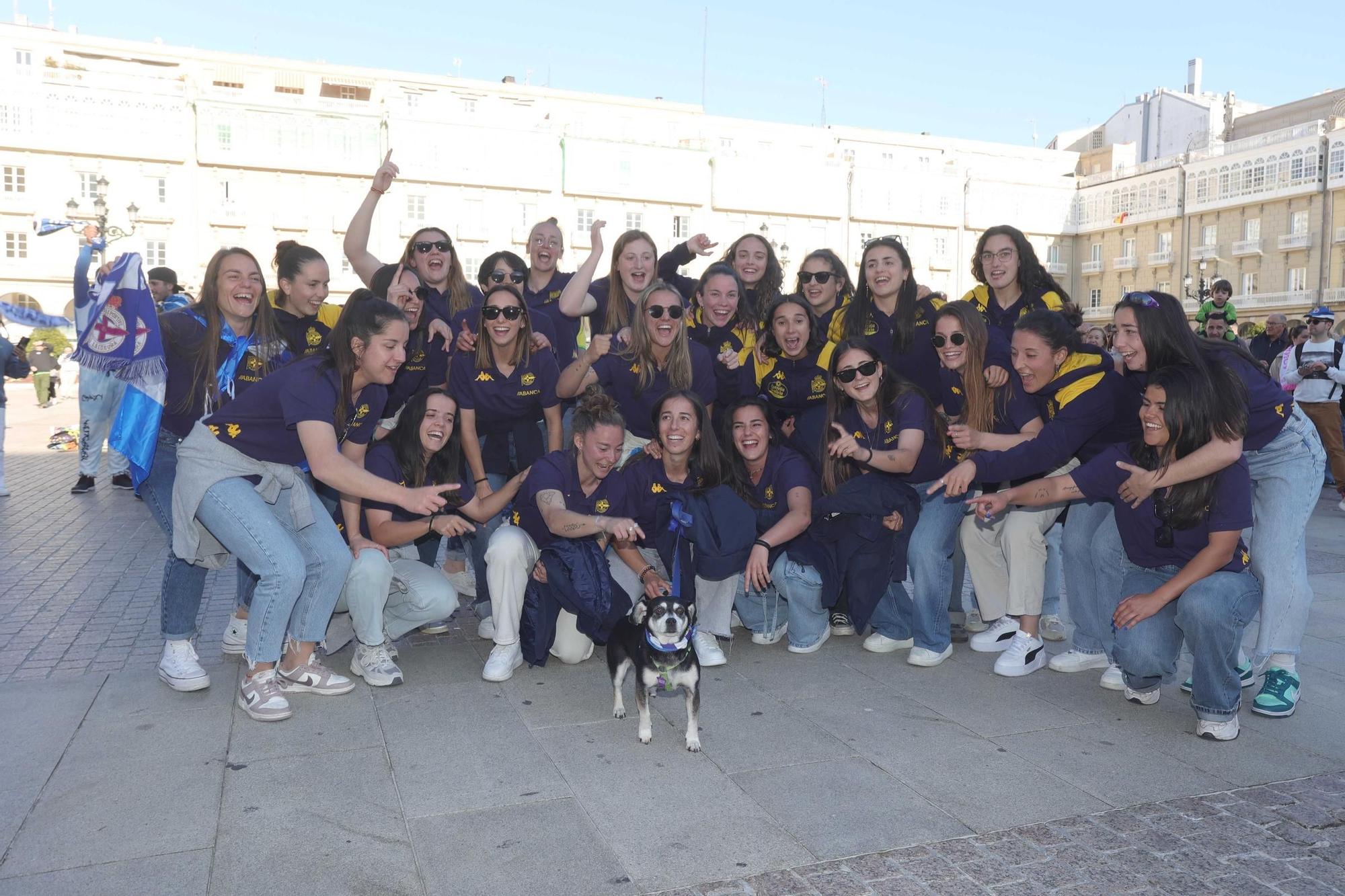 El Dépor Abanca celebra su ascenso en la plaza de María Pita