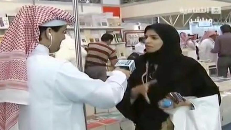 Condenan a una mujer a 34 años de cárcel en Arabia Saudí por comentarios en Twitter