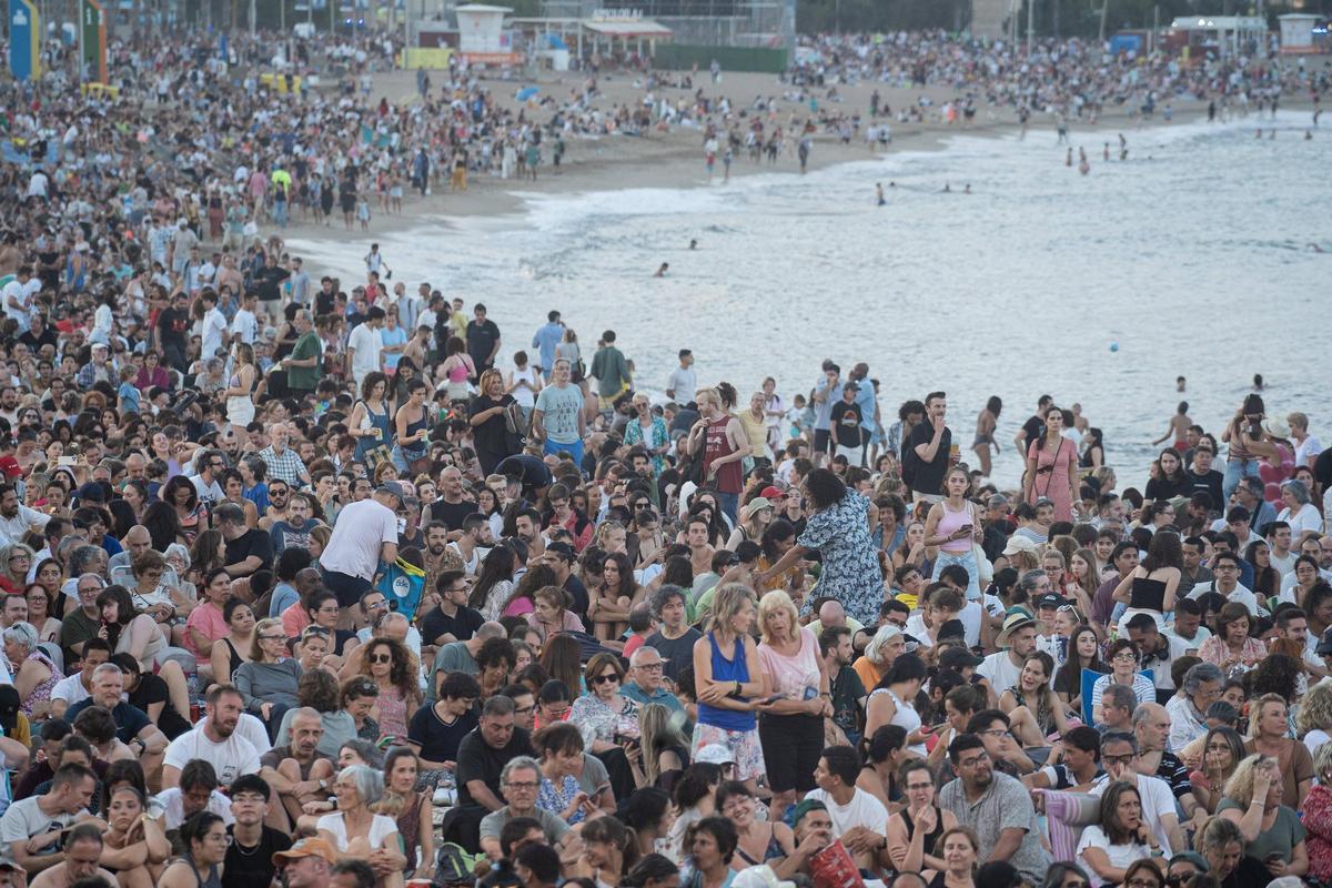 Dudamel dirige en la playa a la Sinfónica del Liceu