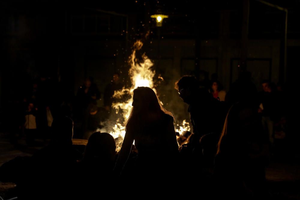 Sant Antoni se enciende en los barrios