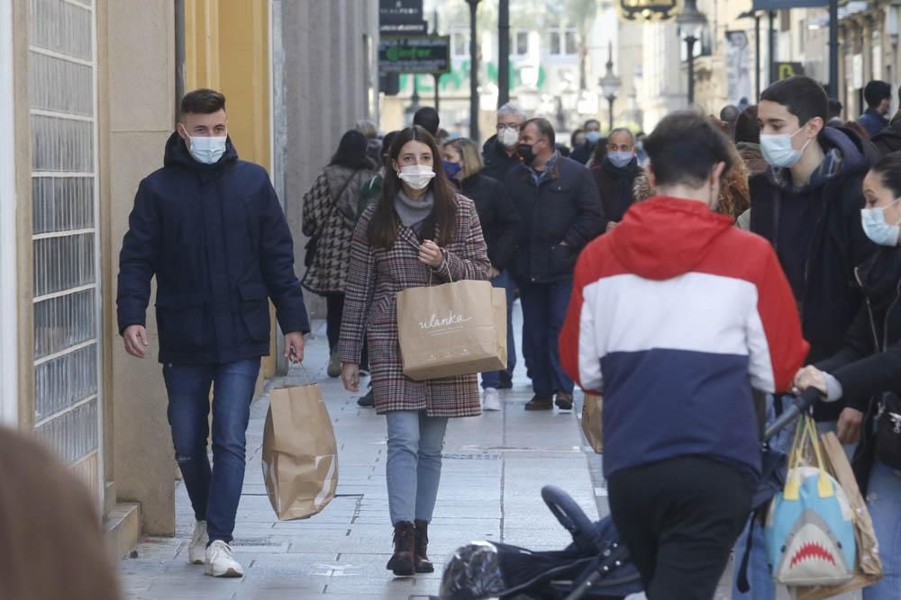 Sábado de sol, rebajas y terrazas antes de la entrada en vigor de las nuevas restricciones