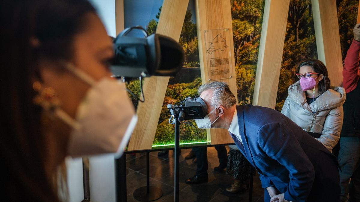 La ministra Reyes Maroto y el presidente Ángel Víctor Torres visitan el Centro de Visitantes del Roque de Los Muchachos en La Palma