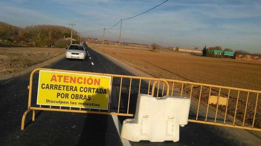 Carretera que comunica Morales con El Perdigón.