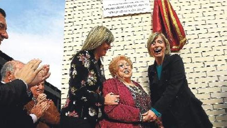 Inauguración del Centro Comunitario y Social Felicidad Sánchez, a cargo de la propia presidenta vecinal y autoridades.