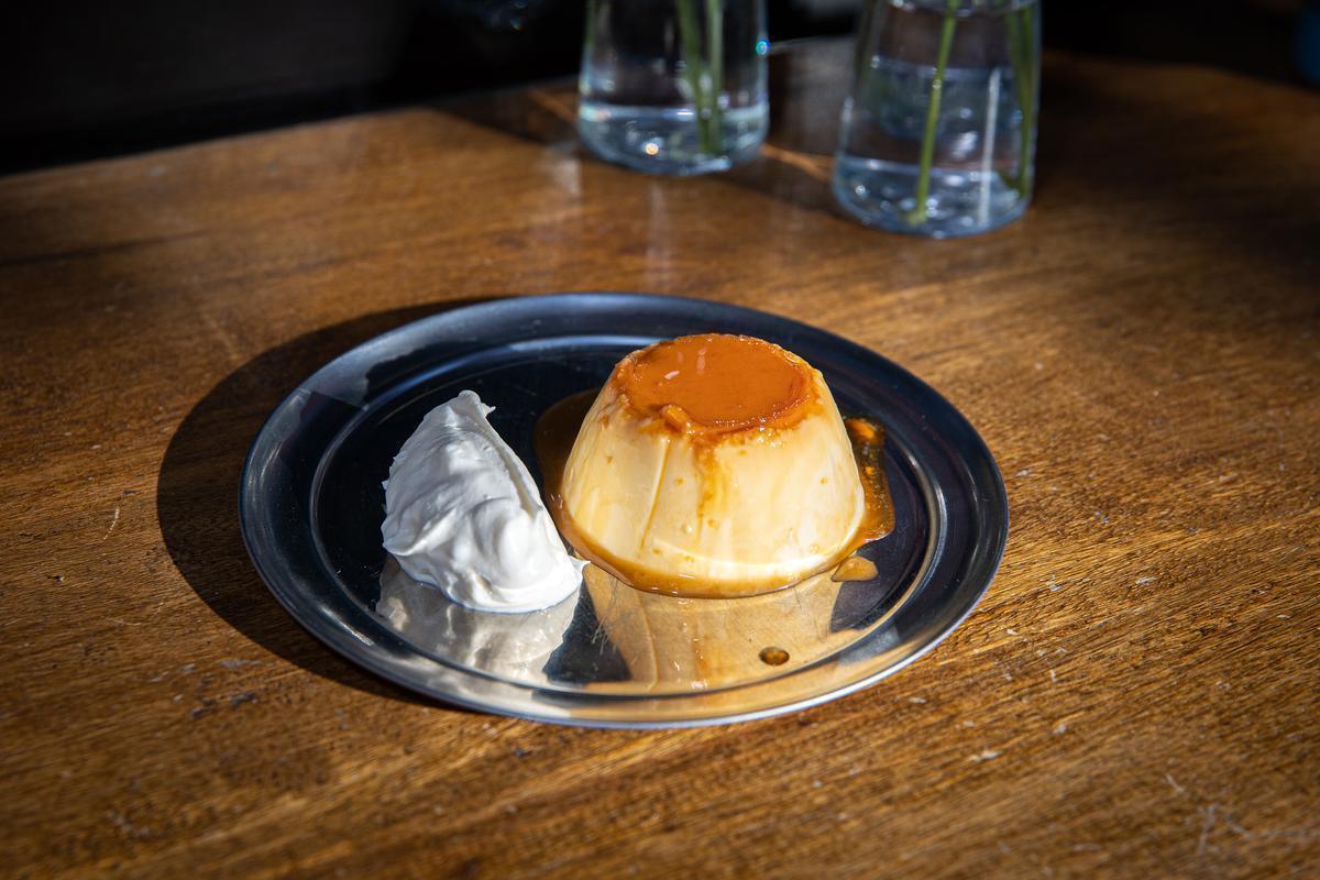 Un flan con nata.