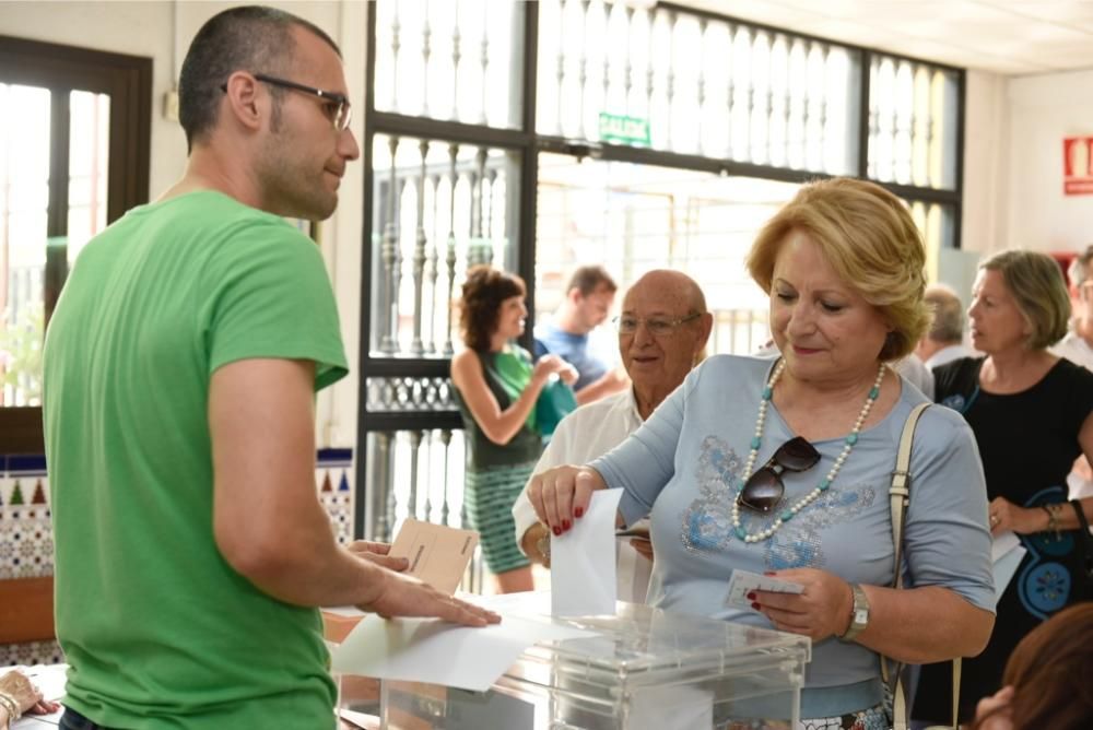 Elecciones Generales: Ambiente en los colegios de