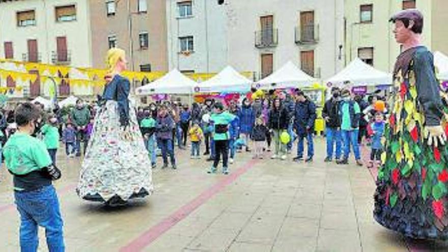 La pluja fa una treva durant la celebració del Mercat Figueter de Capellades | AJ. DE CAPELLADES