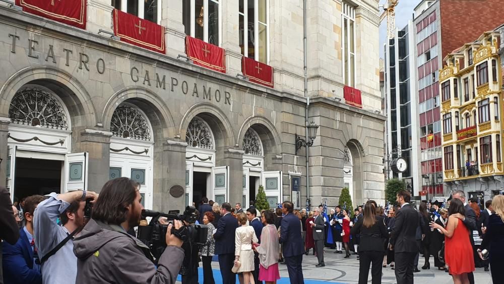 El ambiente a las puertas del Teatro Campoamor