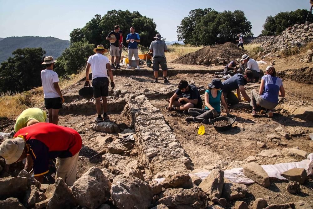 Excavaciones en el Cabeçó de Mariola