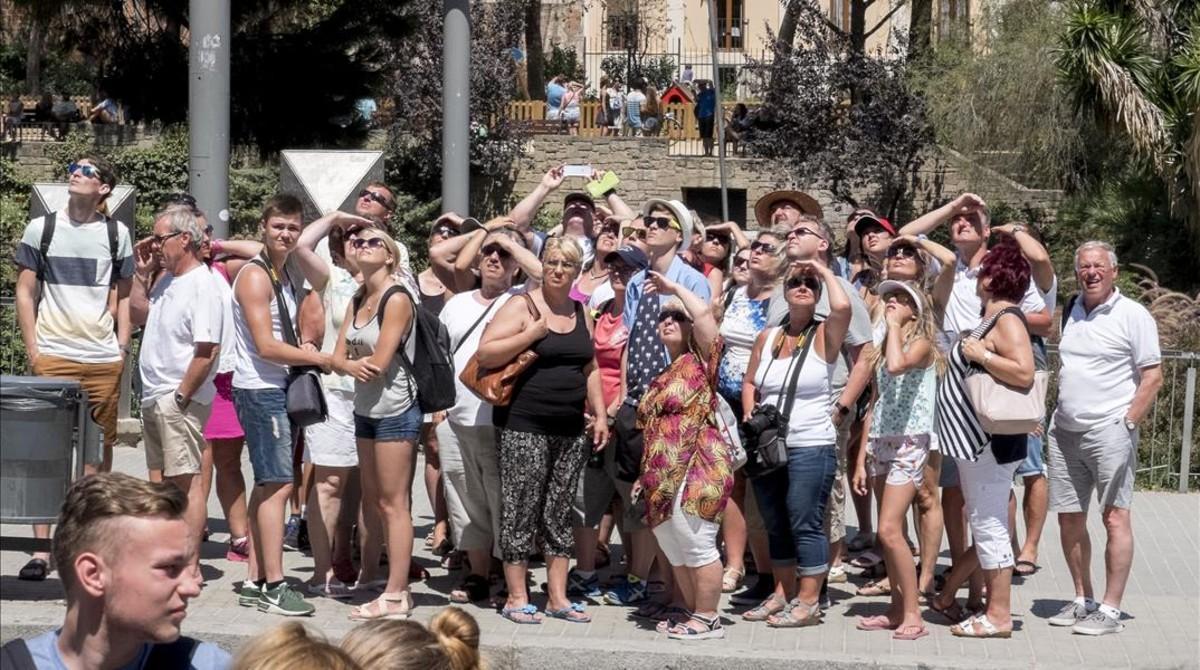 jose34847615 barcelona 28 07 2016 turismo turistas en la calle marina alr180427150059 jose34847615 barcelona 28 07 2016 turismo turistas en la calle marina alr180427150059