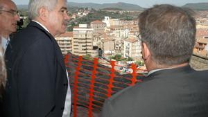 El entonces president Pasqual Maragall visita unas obras del Pla de Barris en Manresa, el 1 de julio de 2005