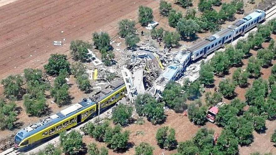 Imatge des de l&#039;aire del lloc de l&#039;accident de dos trens en una línia de via única entre Ruvo di Puglia i Corato, al sud d&#039;Itàlia