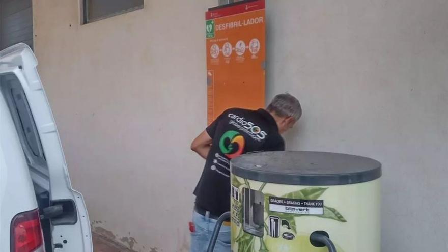 Instal·len dos nous desfibril·ladors  al municipi de Colera