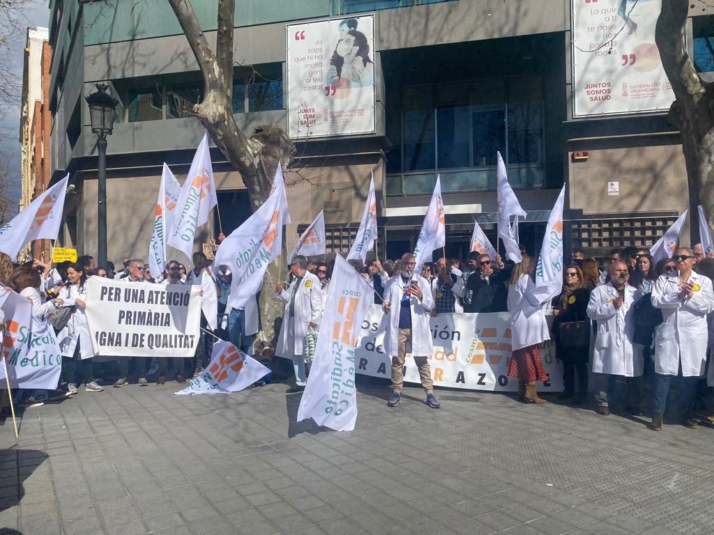 Concentración en Valencia del Sindicato Médico