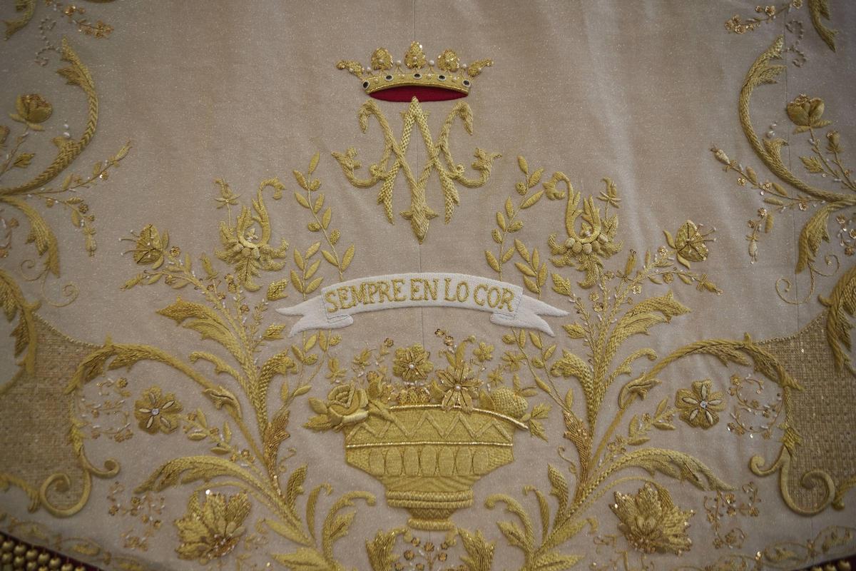 Así es el manto de la Virgen "Un poco de muchos" al detalle Así es el manto de la Virgen "Un poco de muchos" al detalle