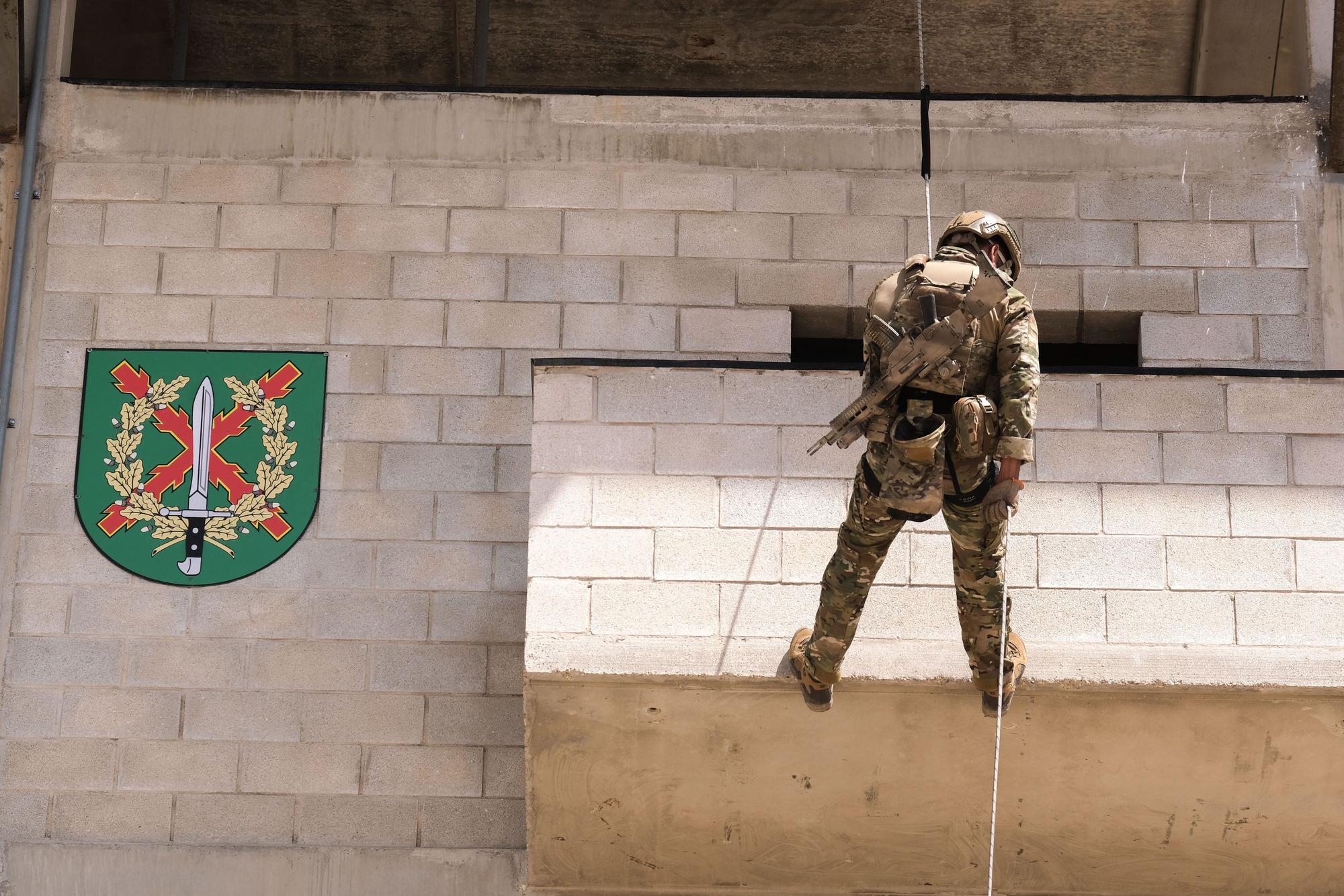 1600 niños de colegios de la provincia visitan la base militar del MOE en Rabasa