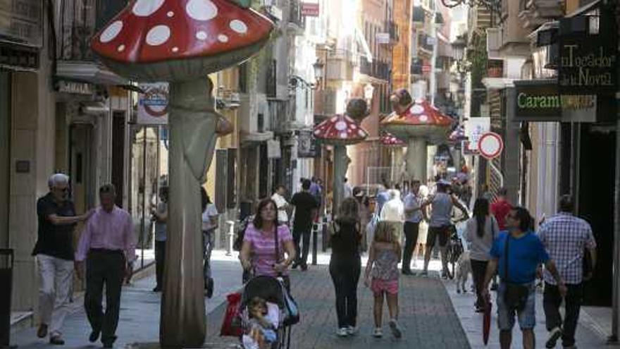 Por las noches se registra una gran afluencia de público a la calle San Francisco.