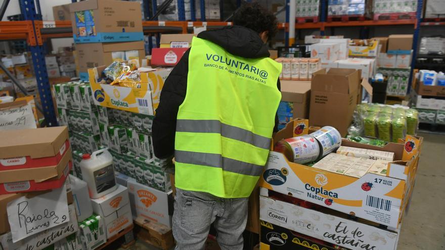 El Banco de Alimentos Rías Altas distribuye paquetes de ayuda para 28 vecinos de Dodro