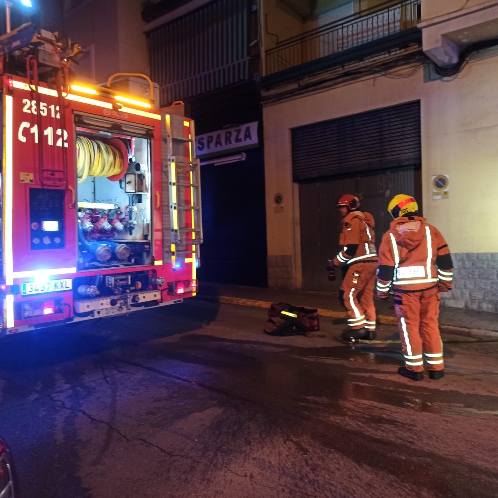 Un incendio obliga a desalojar una finca de madrugada en la calle Padre Claret de Xàtiva