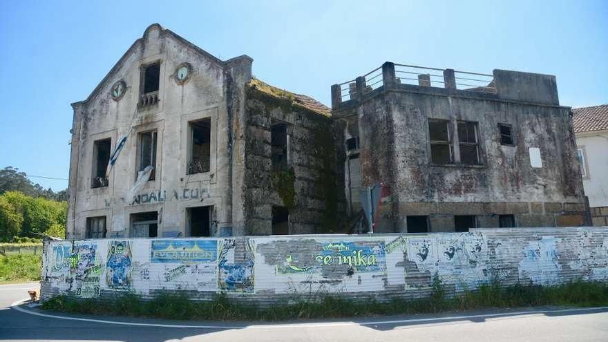 El edificio está totalmente abandonado. // Rafa Vázquez