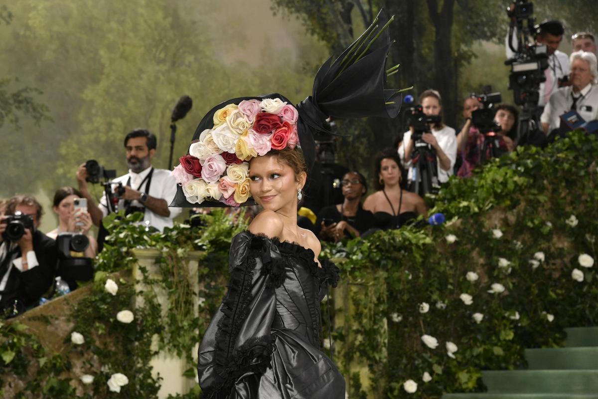 La actriz Zendaya en la alfombra de la Gala Met 2024, celebrada en el Metropolitan Museum de Nueva York.